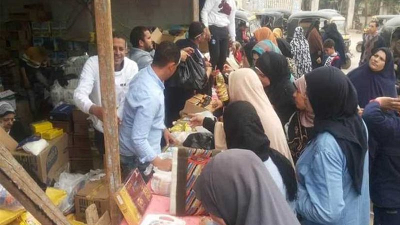 زحام على منافذ بيع