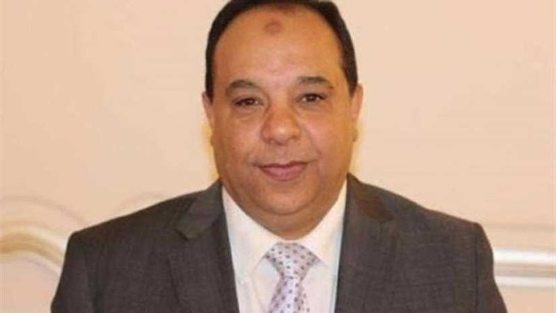 الطاولة يوقع عقد