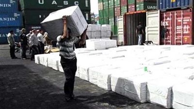 الجمارك تضبط 32 ألف ترمومتر و600 طرد قطع غيار سيارات