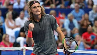 اليوناني تسيتسياس والإيطالي فونيني يتأهلان لثمن نهائي بطولة مدريد للتنس