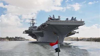 مميش يشهد عبور حاملة الطائرات الأمريكية 