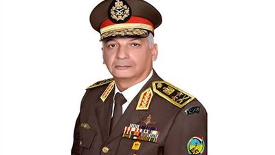 وزير الدفاع يلتقي مقاتلي المنطقة الجنوبية العسكرية ويشاركهم الإفطار