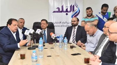 كرم جبر ورؤساء الصحف القومية يتضامنون مع صدى البلد