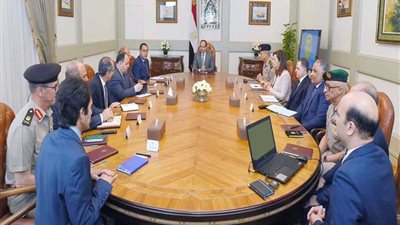 الرئيس السيسي يجتمع مع مدبولى وعدد من الوزراء لمناقشة تطوير قدرات الدولة