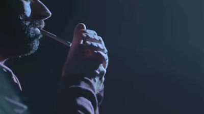 شاهد.. محمد صلاح يُدخن سيجارة!