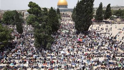 200 ألف فلسطيني يؤدون صلاة الجمعة الأولى من رمضان في المسجد الأقصى