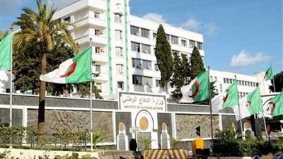 الدفاع الجزائرية: تدمير 5 مخابئ للجماعات الإرهابية شمالي البلاد