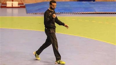 حارس يد الأهلي يواصل تدريباته العلاجية ويغيب عن السوبر