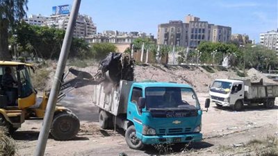 رفع القمامة من حديقة بيرم التونسي لإقامة ليالي رمضان