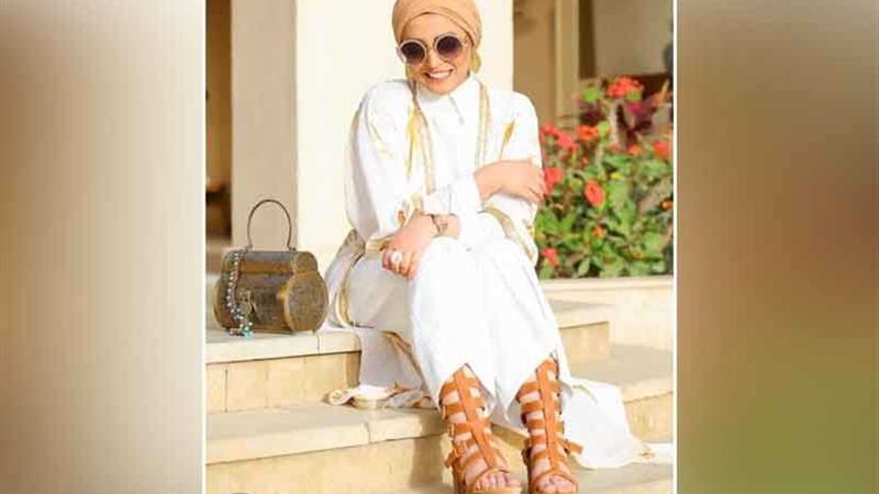 منى عقرب تبدع في