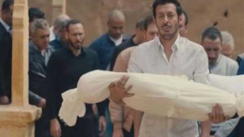 مصطفى شعبان يدفن