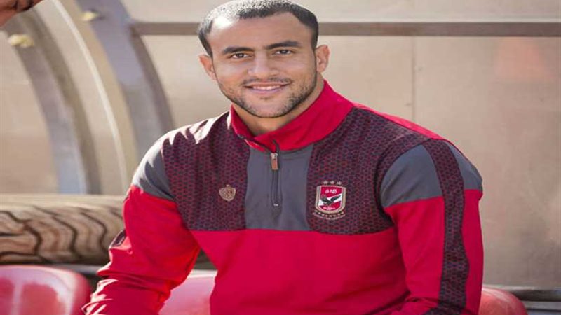 فحص طبي لمدافع الأهلي