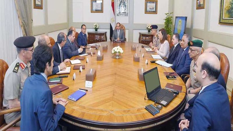 الرئيس السيسي يجتمع