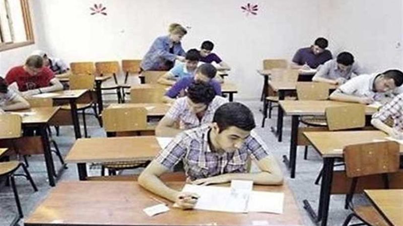 100 ألف طالب يؤدون