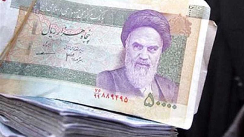 انخفاض قياسي للريال