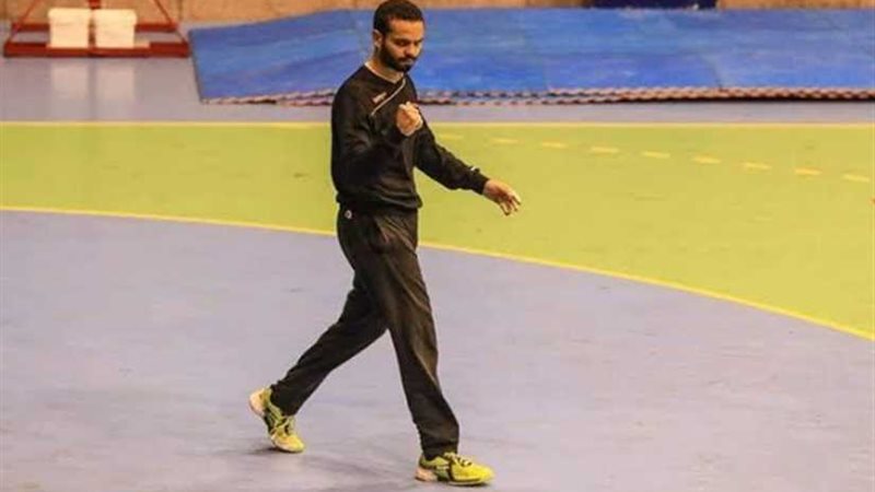 حارس يد الأهلي يواصل