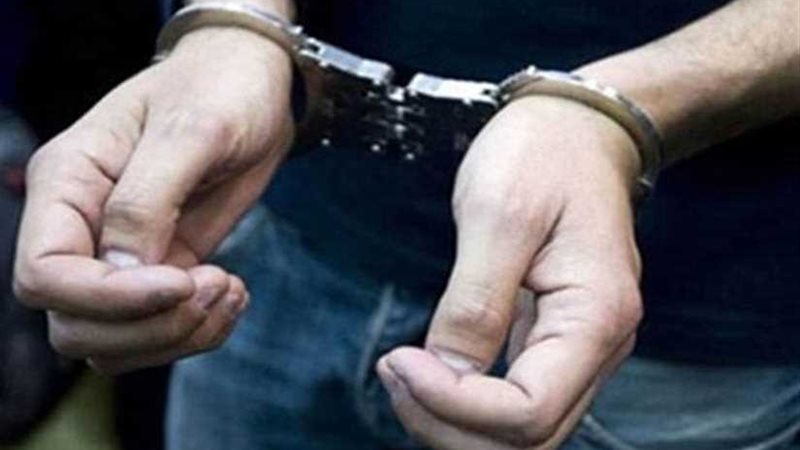 القبض على موظف بالبترول