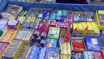 ضبط 840 ألف قطعة ألعاب نارية بحوزة شخص بالجمالية