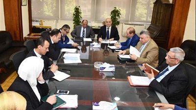 وزيرا الإسكان والتنمية المحلية يناقشان 