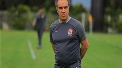 لاسارتي يعتكف لدراسة انبي قبل مواجهة الأهلي