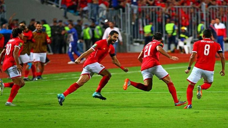 الأهلي يسرق ثلاث