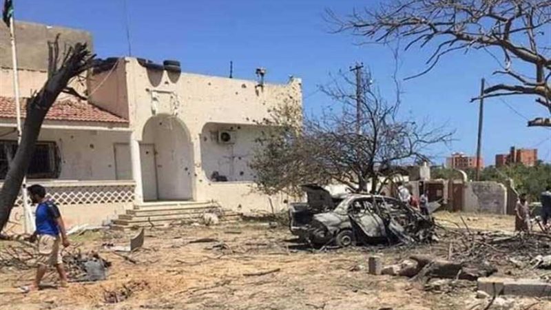 غارة جوية تدمر غرفة