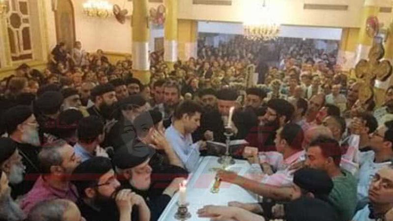 تشييع جنازة كاهن