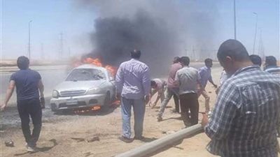 اشتعال النار في سيارة بطريق السويس.. صورة