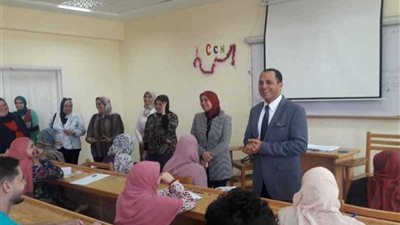 رئيس جامعة دمنهور يتابع امتحانات كلية التمريض