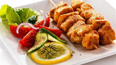 سفرة رمضانية.. طريقة عمل شيش طاووق مقلي