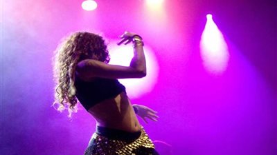 راقصة تعتذر عن الرقص لتفرغها للعبادة في رمضان