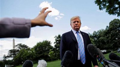 مراقبون: رئيس دولة يصل واشنطن في زيارة مفاجئة قد يكون وسيطا مع إيران