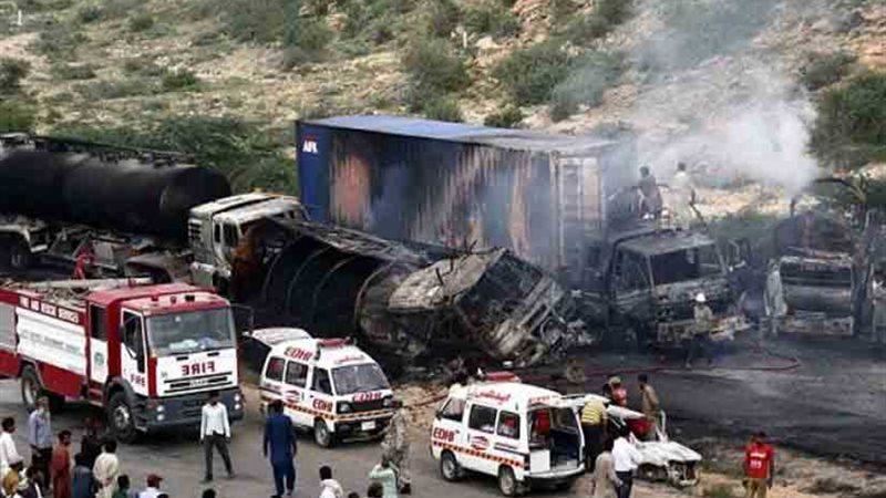 مصرع وإصابة 18 شخصًا