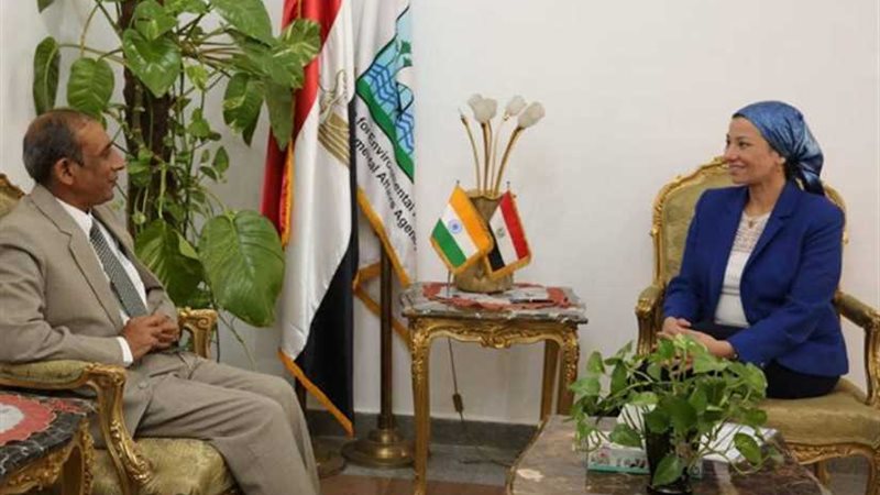 وزيرة البيئة تناقش