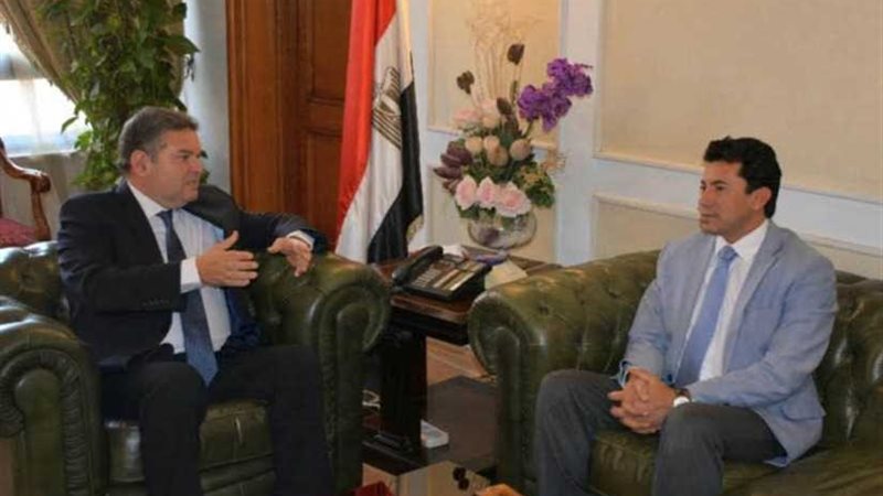 وزيرا الأعمال والرياضة