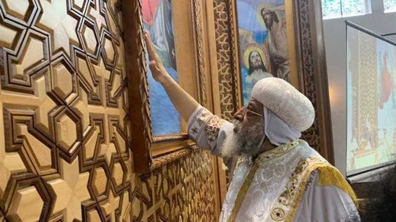 البابا يدشن كنيسة