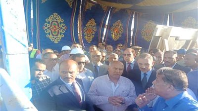 وزير النقل ومحافظ أسيوط يتفقدان تنفيذ محور ديروط