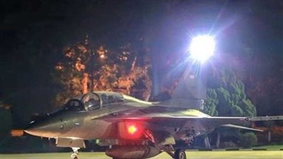 القوات الجوية تشارك في إيقاظ الناس للسحور بإندونيسيا