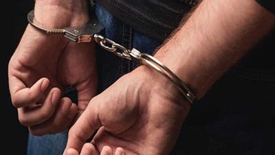 القبض على عاطل وبحوزته سيارة مبلغ بسرقتها في الخصوص