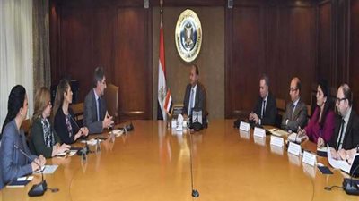 وزير التجارة يبحث مع 