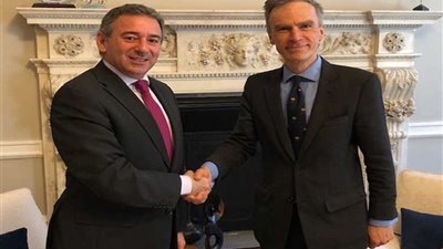 سفير مصر في لندن يلتقي وزير الدولة البريطاني الجديد لشئون الشرق الأوسط