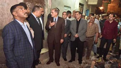 محافظ أسيوط يوجه بتقديم مساعدات عاجلة لأسرة مضارة بحريق منزل