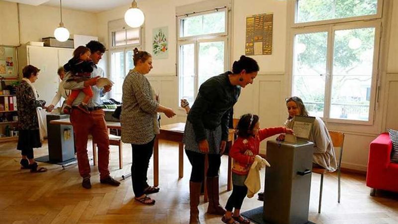 الناخبون في سويسرا