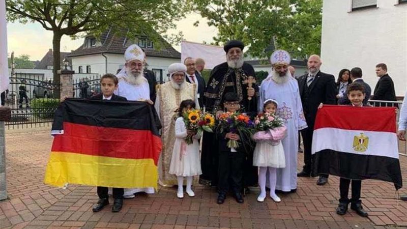 البابا يدشن الكنيسة