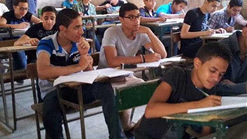 السيستم يتلاعب بطلاب