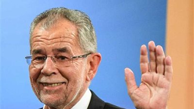 الرئيس النمساوي يتلقى طلبًا من المستشار بعزل وزير الداخلية