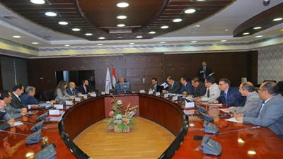 وزير النقل يبحث معدلات تنفيذ البنية المعلوماتية لنهر النيل