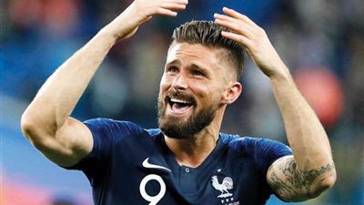 أوليفييه جيرو يوقع على تمديد عقده مع تشيلسي حتى 2020