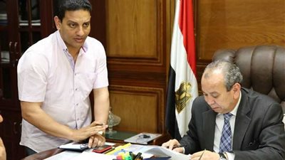 محافظ كفرالشيخ يناقش شكاوي المواطنين