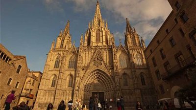 بين عبق التاريخ وفن العمارة ..جولة بالصور في الحي القوطي ببرشلونة